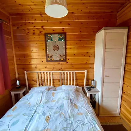 Paradsasvari Sasfeszek 아파트 Parád